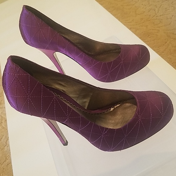 Like New Bebe satin quilted purple heels pumps - Picture 4 of 7